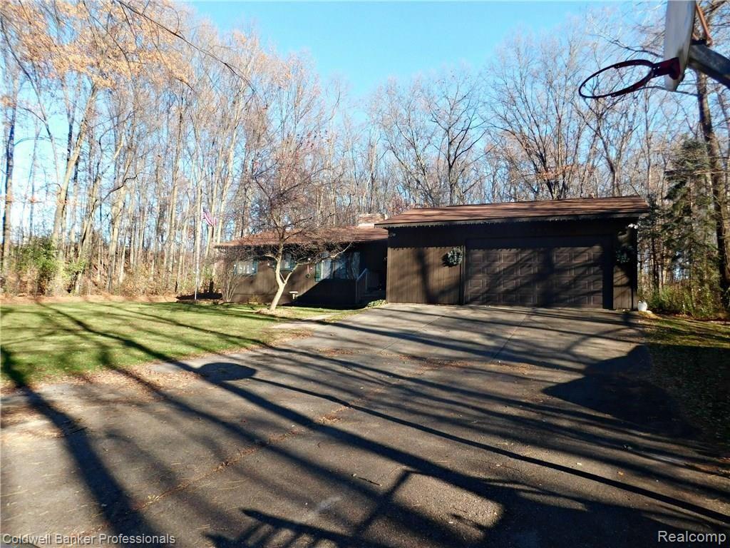 9660 Andersonville Road Clarkston, MI 48346 - Photo 5 of 53 front8.JPG