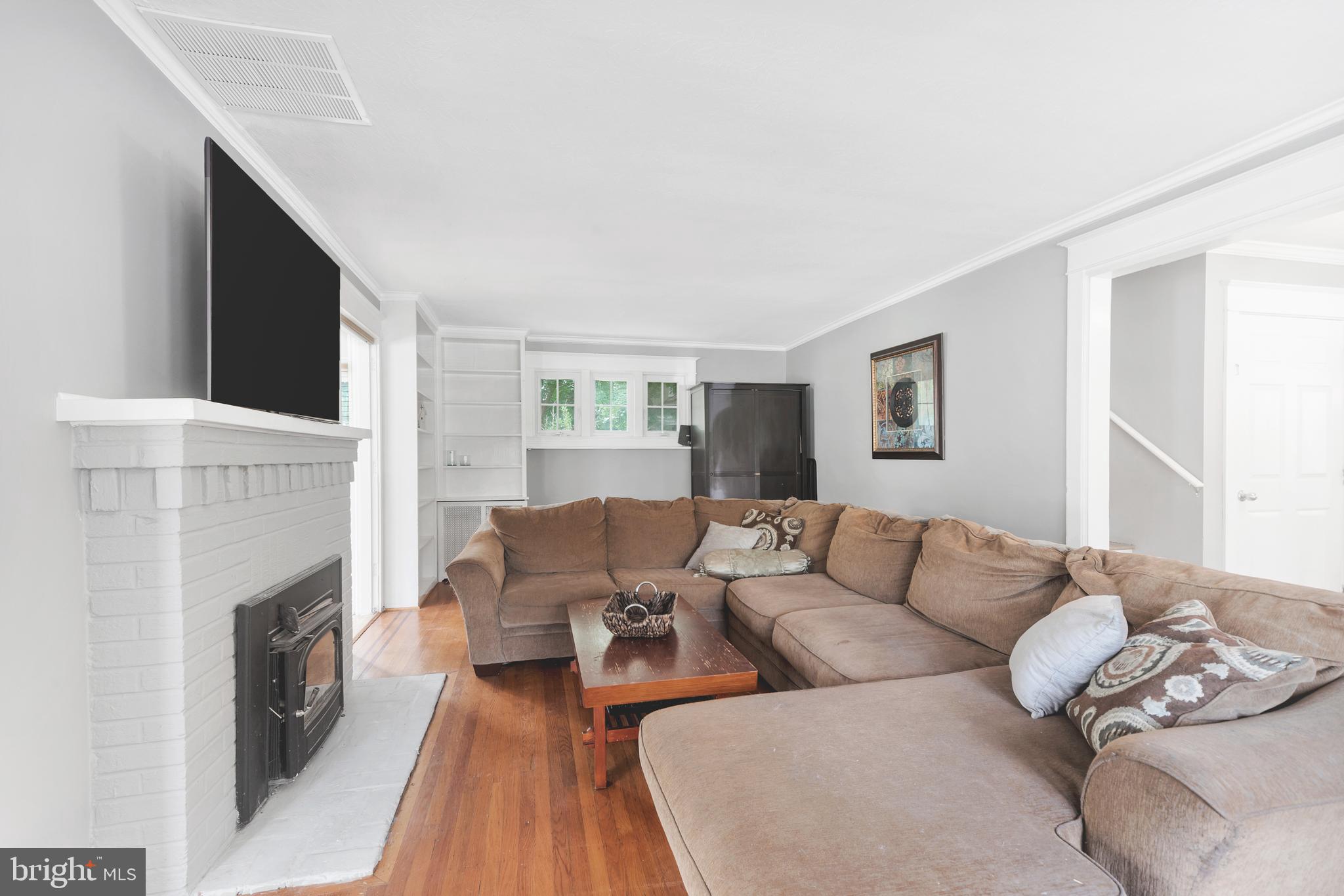 8245 Brookside Road Elkins Park, PA 19027 - Photo 7 of 32 Living Room