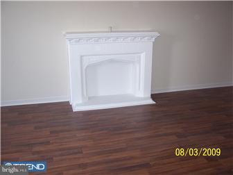 1826 Ashley Road Philadelphia, PA 19126 - Photo 12 of 12 Living Room