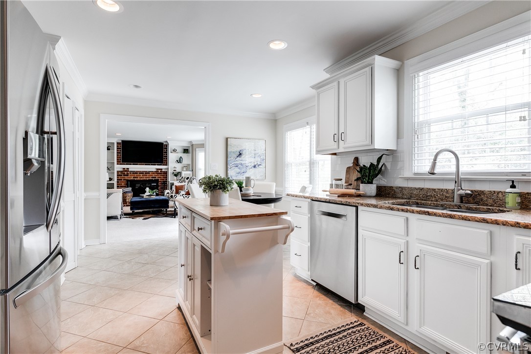 3300 East Weyburn Road Richmond, VA 23235 - Photo 26 of 46 a kitchen with sink a microwave and cabinets
