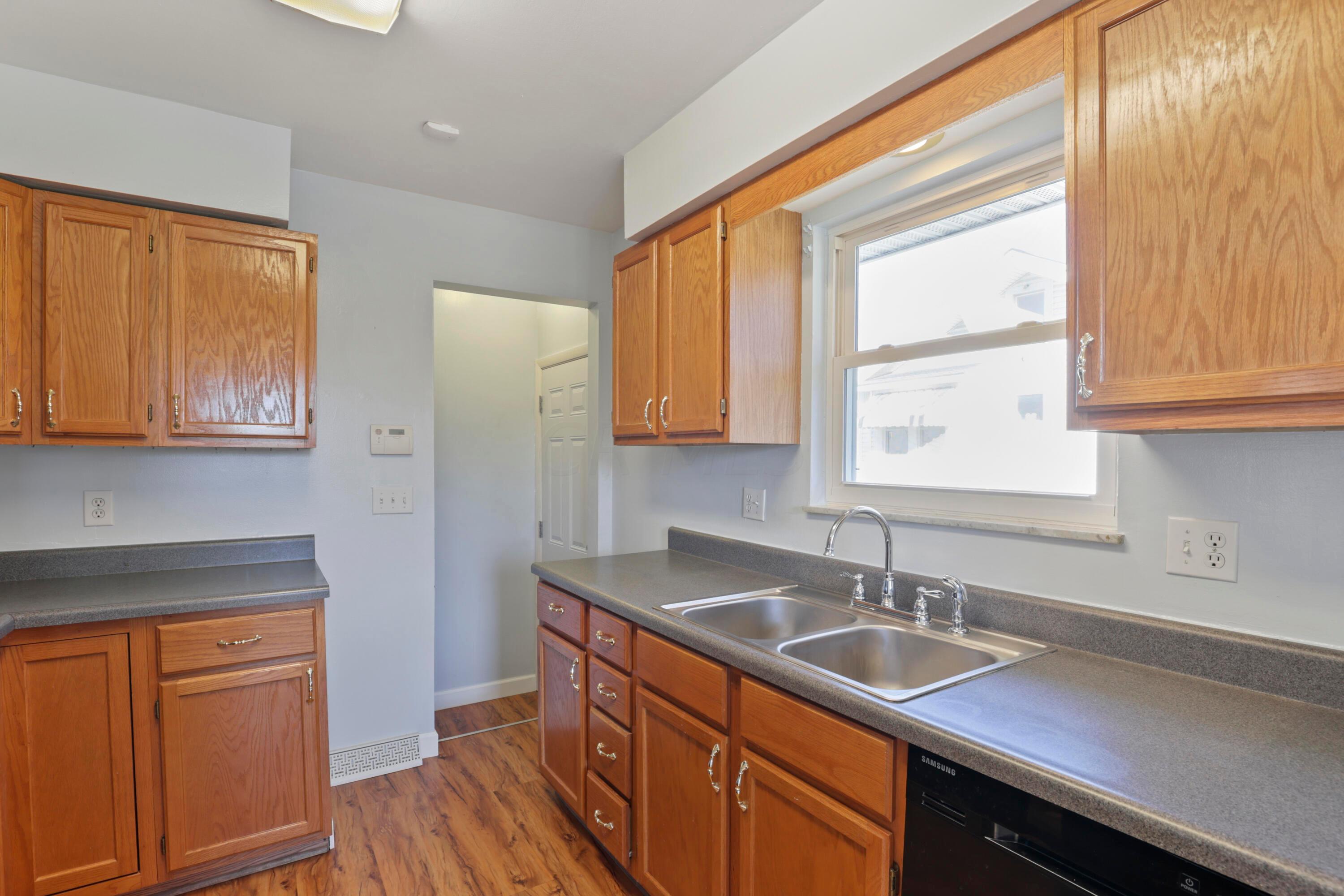 1137 Brown Road Columbus, OH 43223 - Photo 10 of 59 201884C8-B7E3-438C-B4B3-6B2085F95736