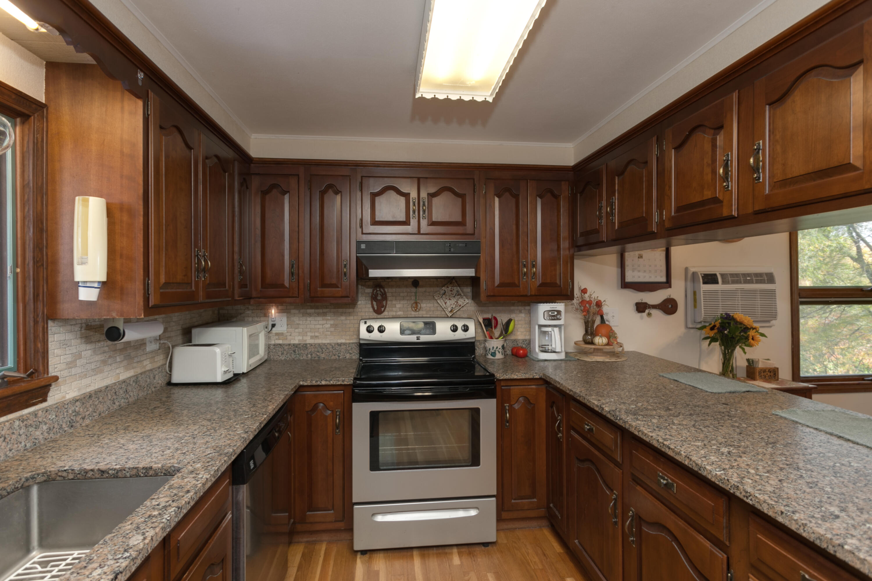 184 Cider Hill Road York, ME 03909 - Photo 5 of 33 0058