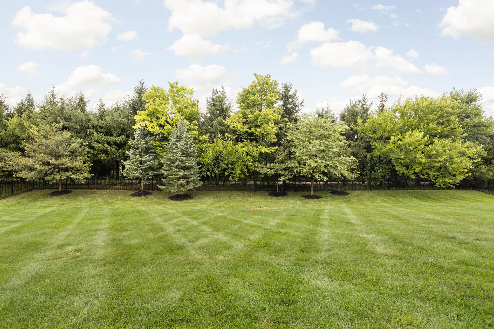 3874 Pelham Road Carmel, IN 46074 - Photo 4 of 33 Gallery Image 4