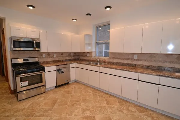 $4,200 | 4118 North Ashland Avenue, Unit 1, Chicago, IL 60613