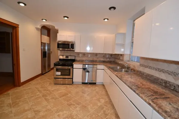 $4,200 | 4118 North Ashland Avenue, Unit 1, Chicago, IL 60613