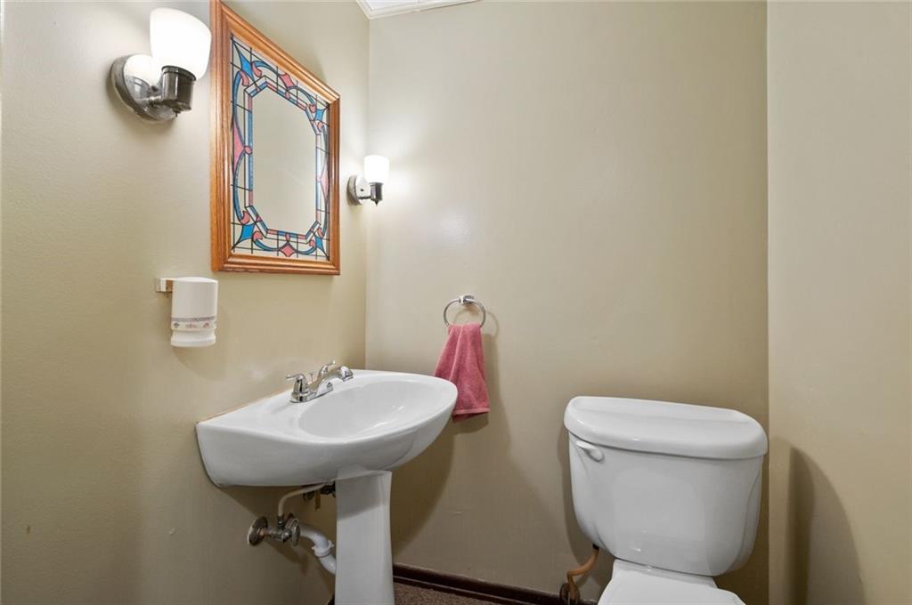 6617 Landview Road Pittsburgh, PA 15217 - Photo 18 of 23 a bathroom with a toilet a sink and mirror
