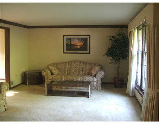 8265 Thompson Run Road Pittsburgh, PA 15237 - Photo 2 of 16 Living Room.