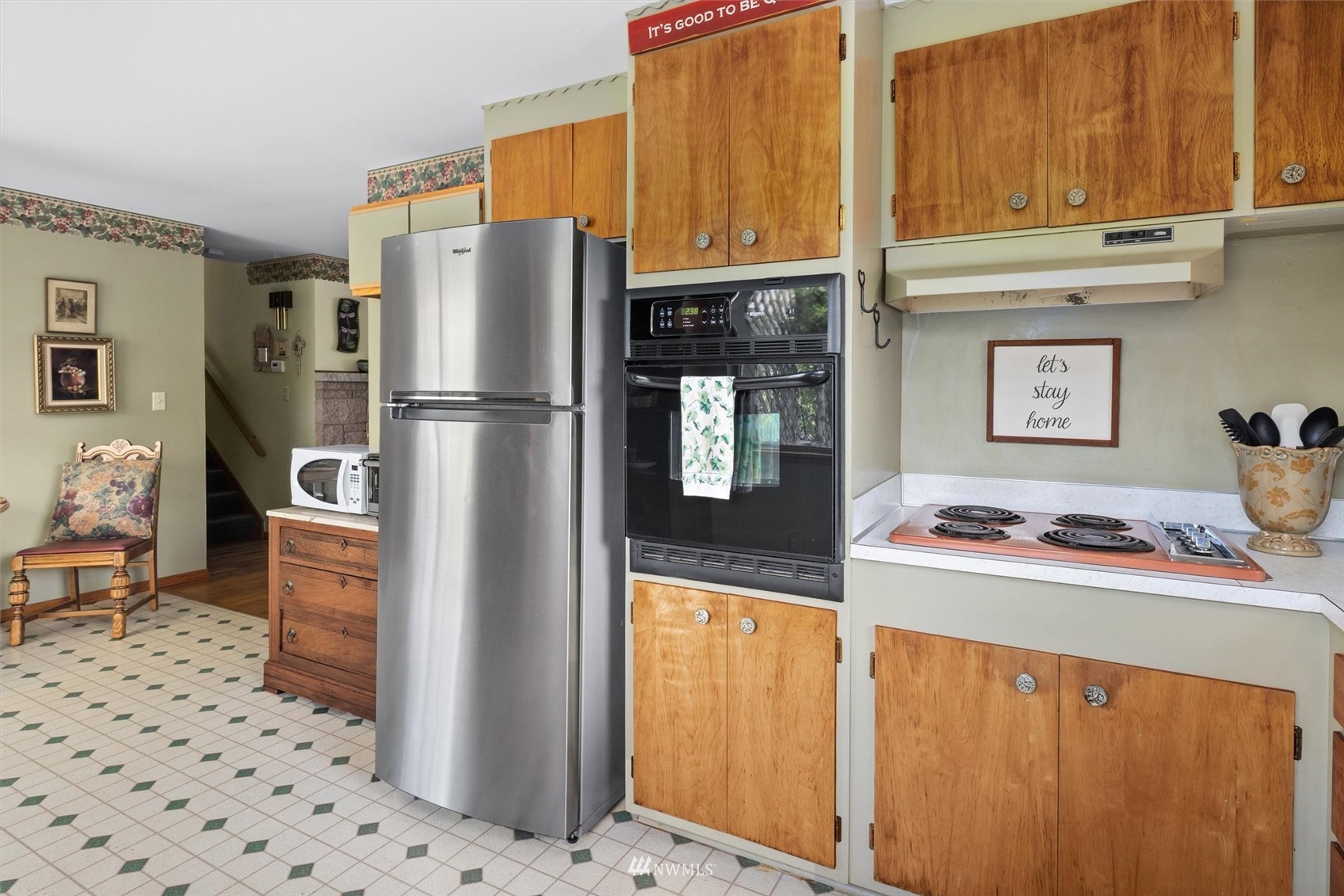 1005 Cascade Drive Edmonds, WA 98020 - Photo 11 of 22 a kitchen with stainless steel appliances a refrigerator and a stove
