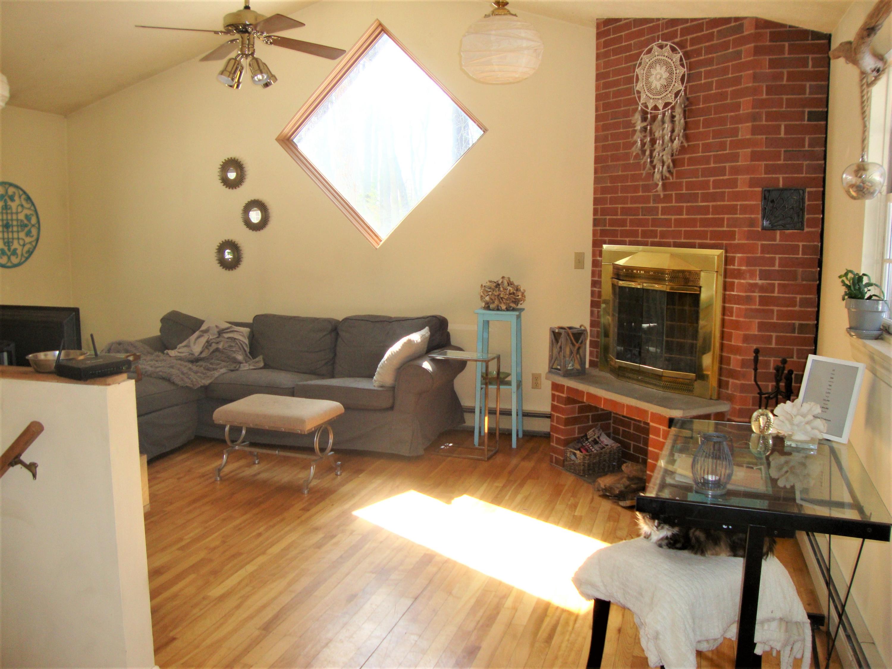 70 Lunt Road Brunswick, ME 04011 - Photo 12 of 16 70 Lunt Lvng rm