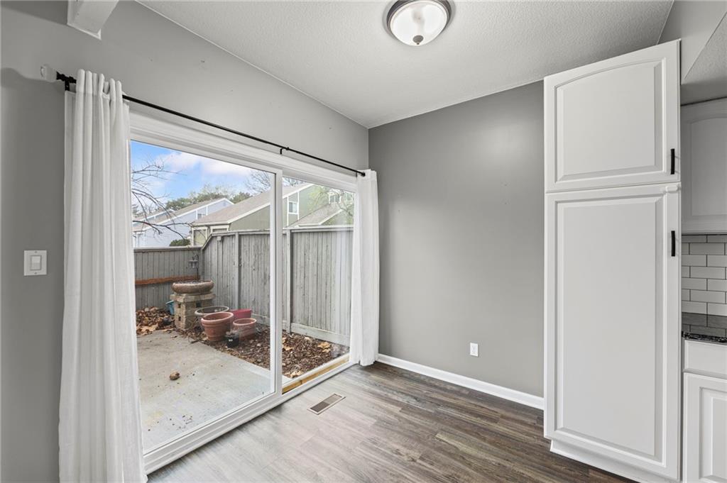 8058 Colony Lane Lenexa, KS 66215 - Photo 11 of 34