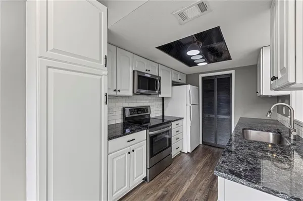 $279,950 | 8058 Colony Lane, Lenexa, KS 66215