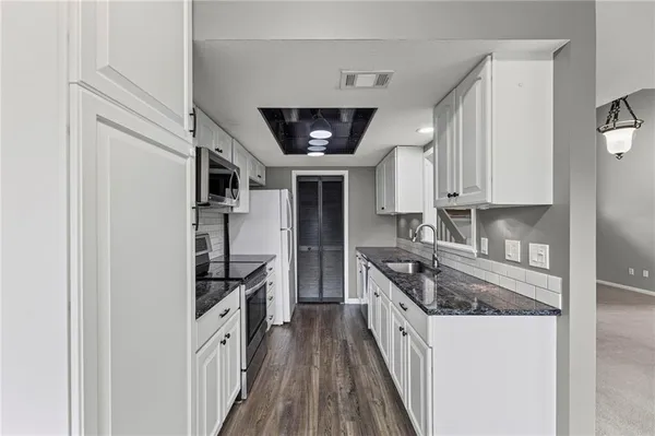 $279,950 | 8058 Colony Lane, Lenexa, KS 66215