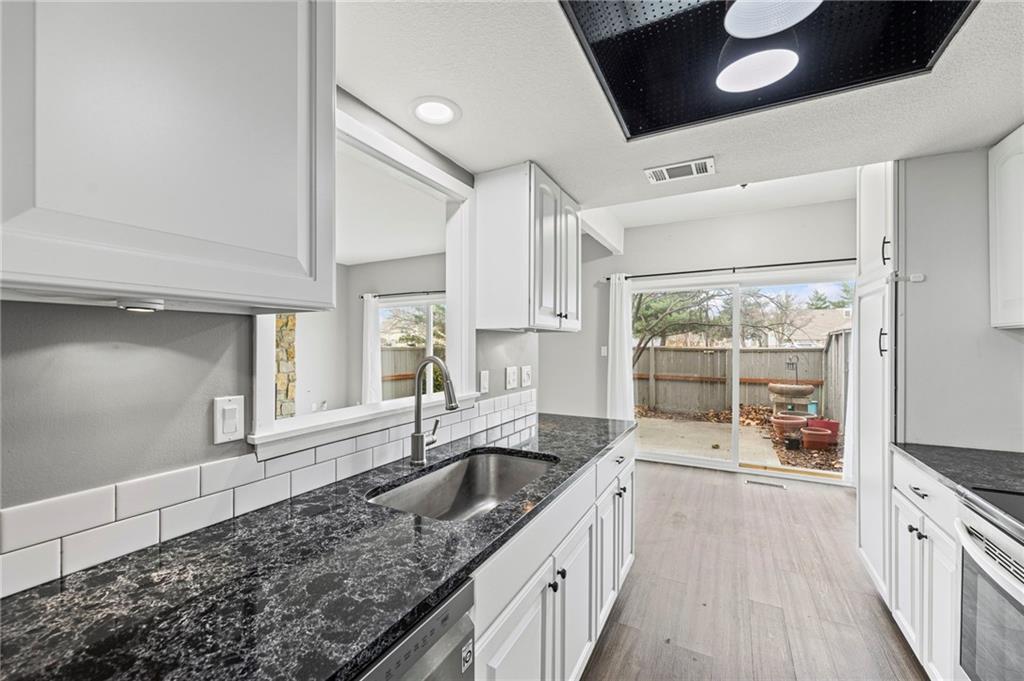 8058 Colony Lane Lenexa, KS 66215 - Photo 15 of 34