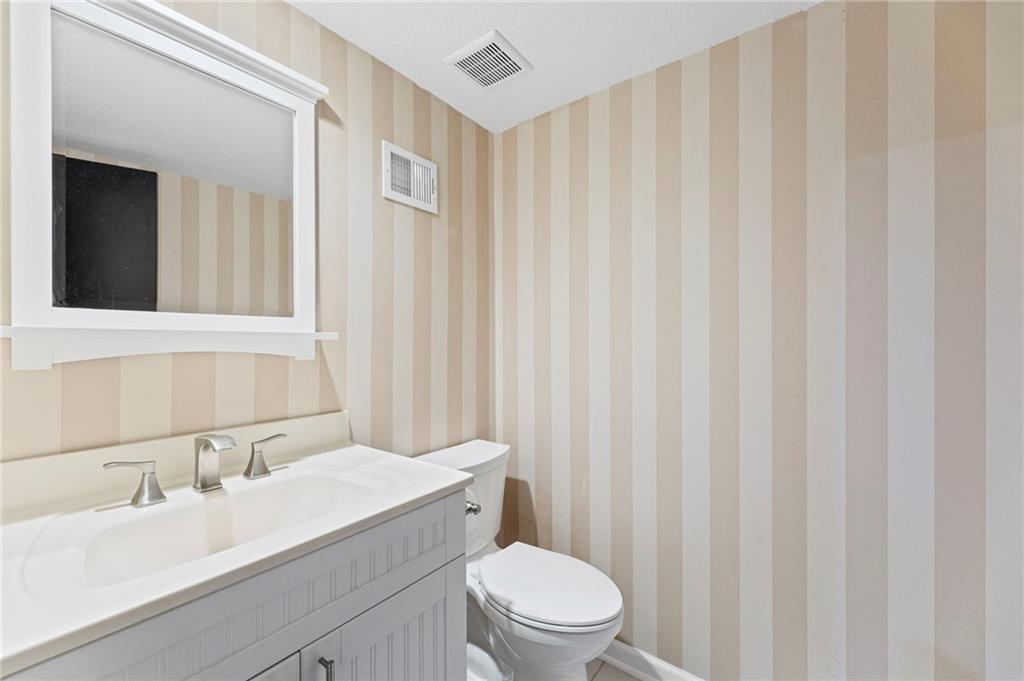 8058 Colony Lane Lenexa, KS 66215 - Photo 18 of 34