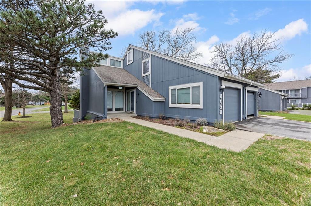 8058 Colony Lane Lenexa, KS 66215 - Photo 2 of 34