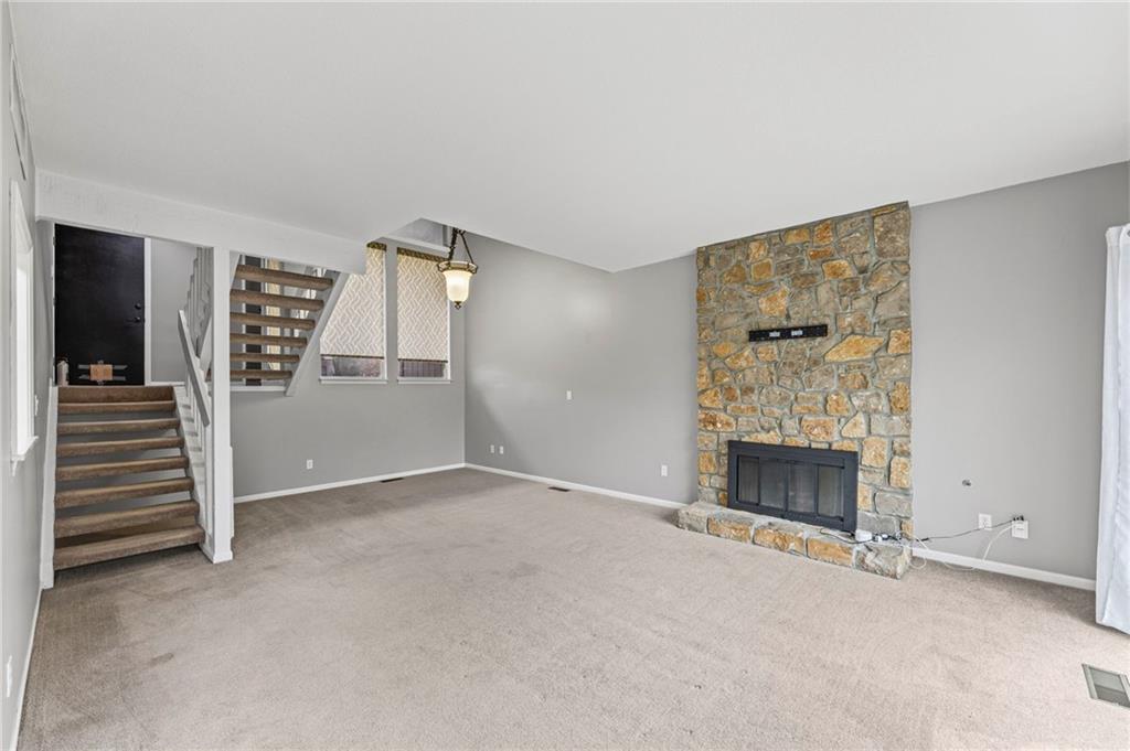 8058 Colony Lane Lenexa, KS 66215 - Photo 5 of 34