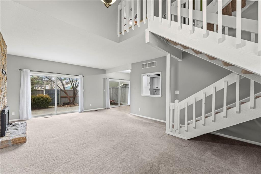 8058 Colony Lane Lenexa, KS 66215 - Photo 7 of 34