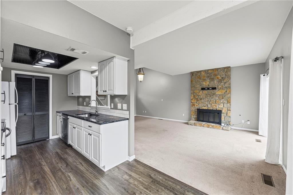 8058 Colony Lane Lenexa, KS 66215 - Photo 10 of 34