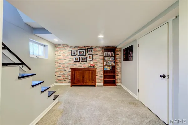 $389,900 | 6555 Mardel Avenue, St. Louis, MO 63109
