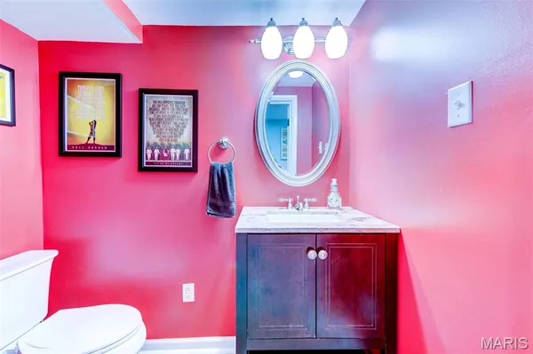$389,900 | 6555 Mardel Avenue, St. Louis, MO 63109