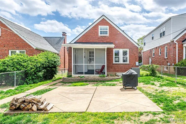 $389,900 | 6555 Mardel Avenue, St. Louis, MO 63109