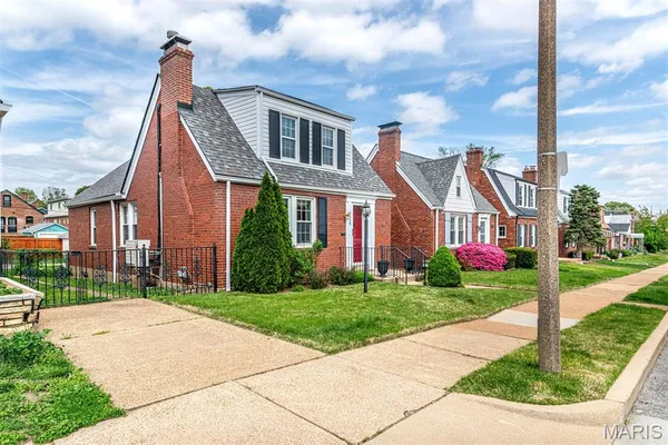 $389,900 | 6555 Mardel Avenue, St. Louis, MO 63109
