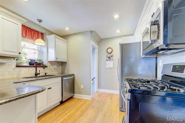 $389,900 | 6555 Mardel Avenue, St. Louis, MO 63109