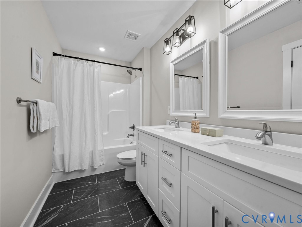 9018 Mahogany Drive Chesterfield, VA 23832 - Photo 44 of 49 Upstairs Hall Bathroom with shower / bath combinat