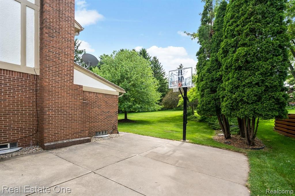 1081 Hathaway Rising Rochester Hills, MI 48306 - Photo 22 of 43