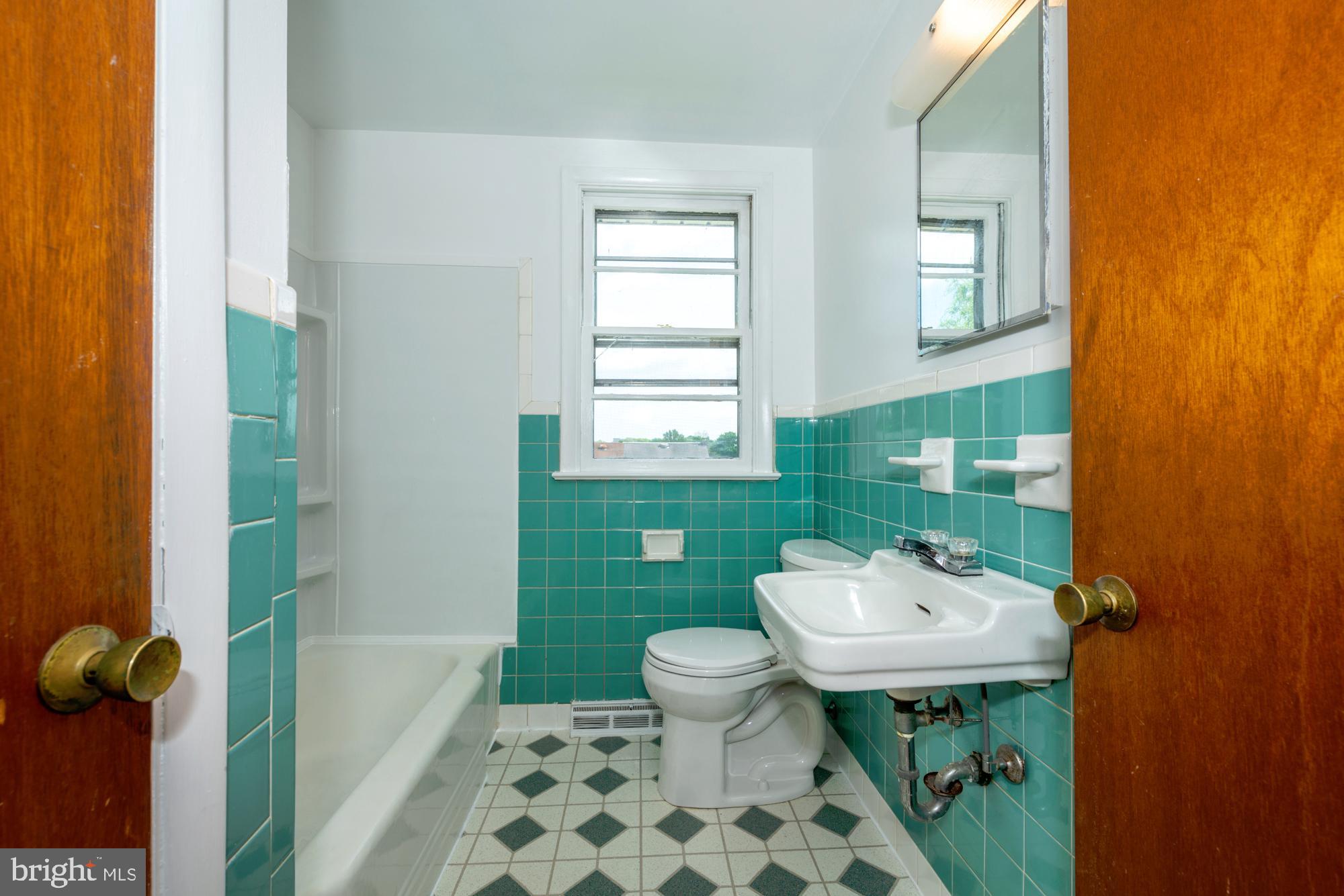 417 Winthrop Drive Lancaster, PA 17603 - Photo 20 of 28 Bathroom (2)