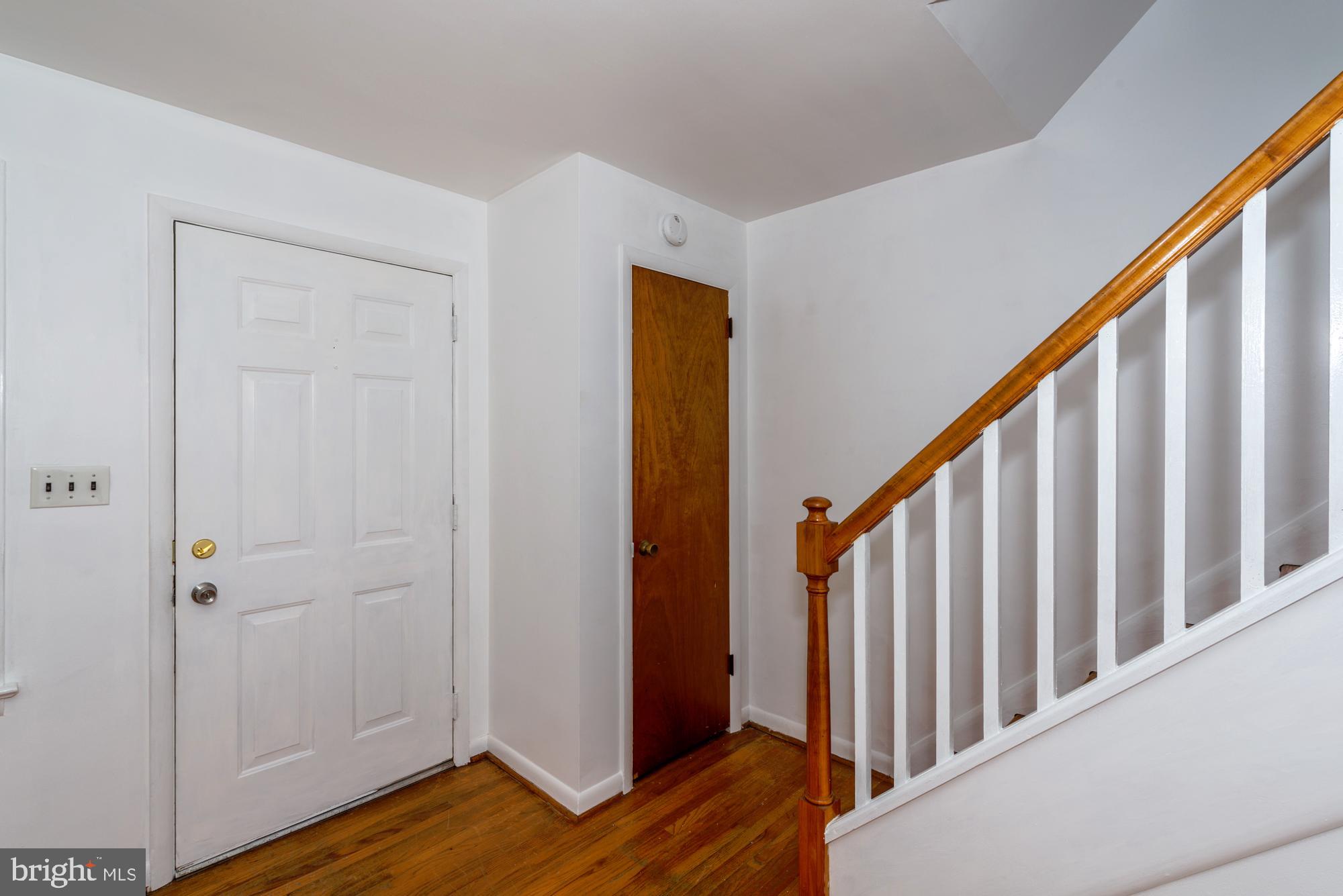 417 Winthrop Drive Lancaster, PA 17603 - Photo 3 of 28 Foyer