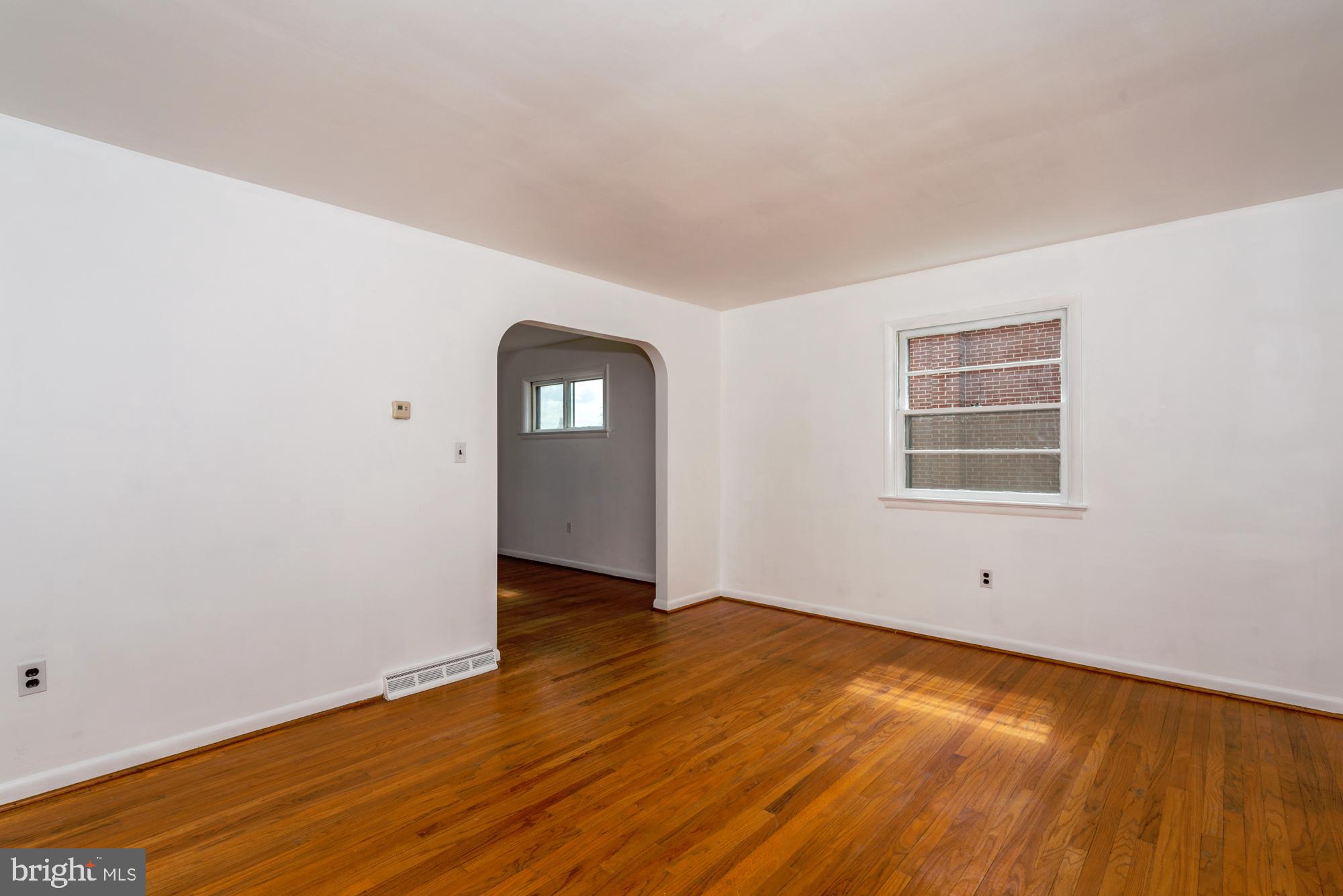 417 Winthrop Drive Lancaster, PA 17603 - Photo 4 of 28 Living Room