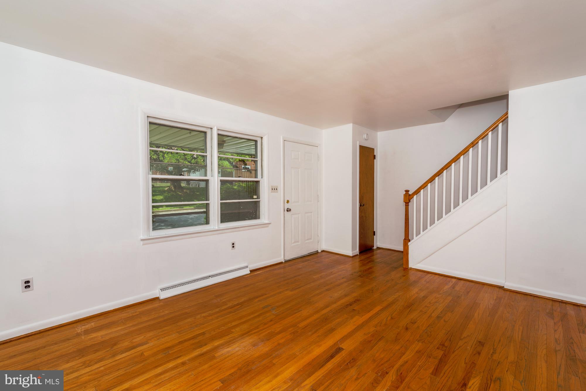 417 Winthrop Drive Lancaster, PA 17603 - Photo 5 of 28 Living Room (2)