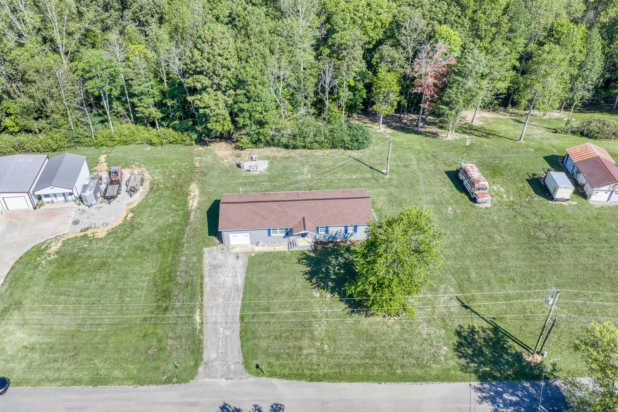 4871 New Window Cliff Road Baxter, TN 38544 - Photo 2 of 26 an aerial view of a house with outdoor space