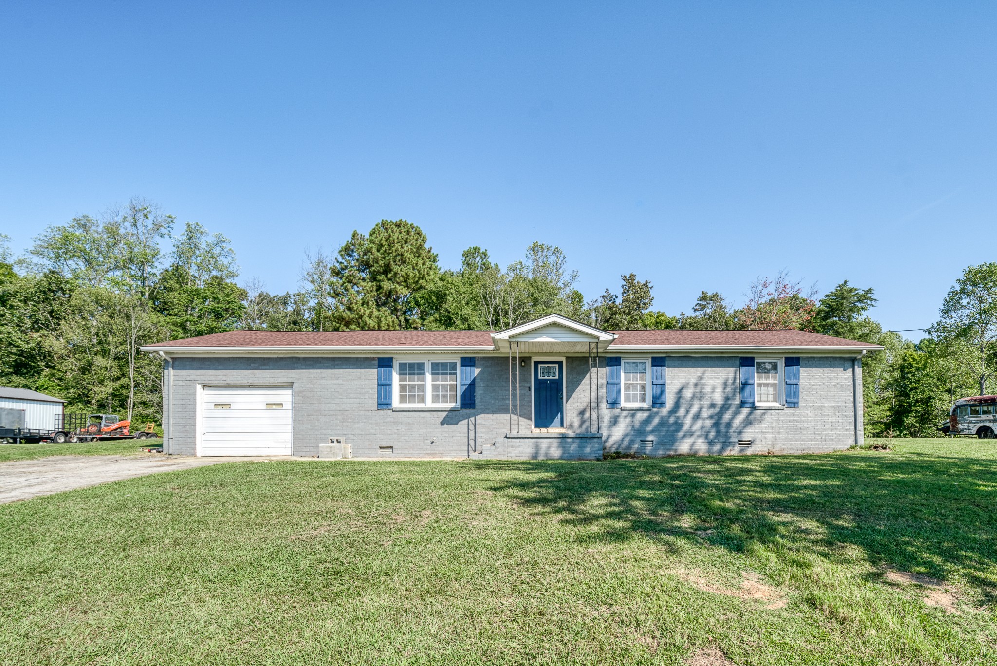 4871 New Window Cliff Road Baxter, TN 38544 - Photo 22 of 26 a front view of house with yard and green space