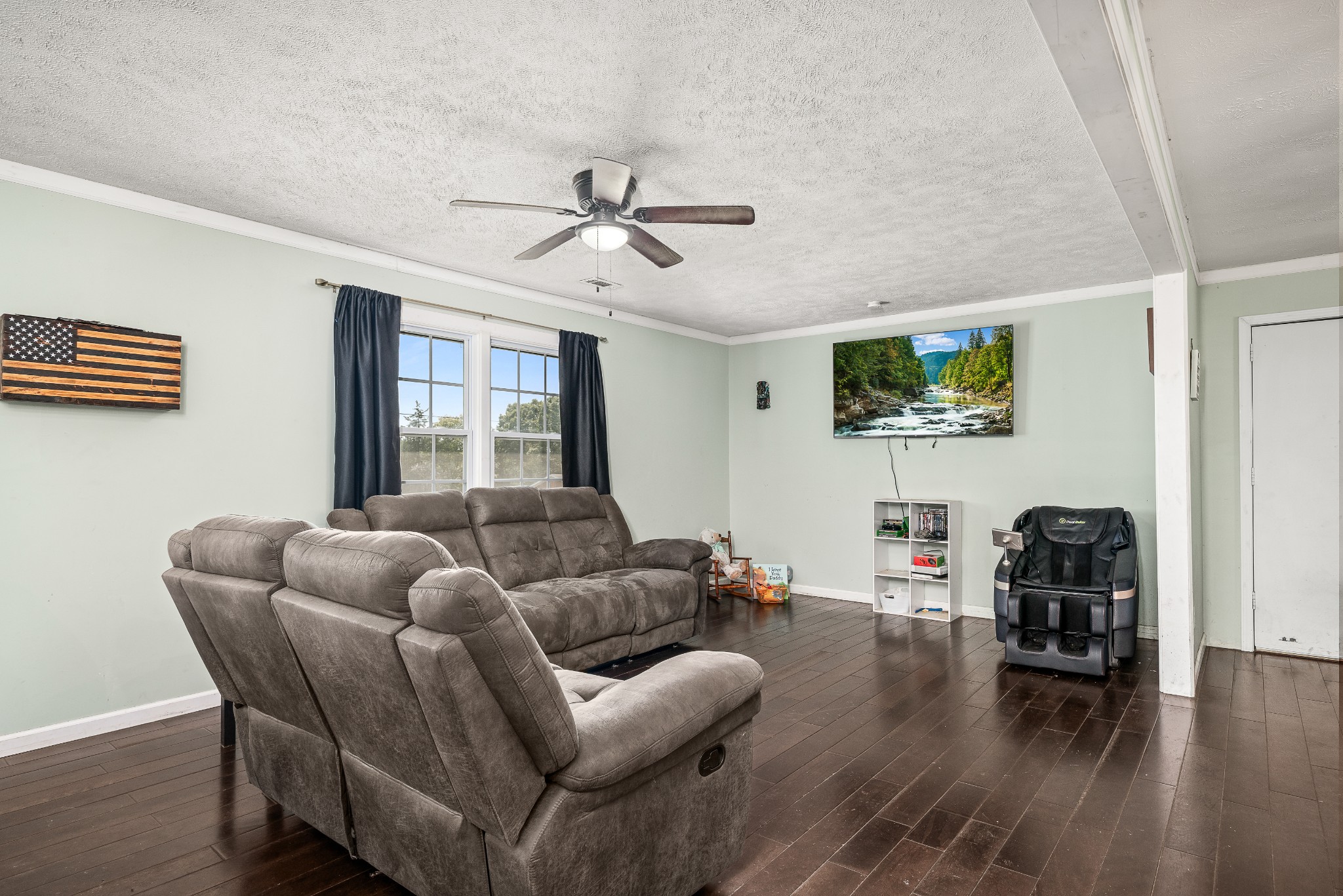 4871 New Window Cliff Road Baxter, TN 38544 - Photo 5 of 26 a living room with furniture and a window