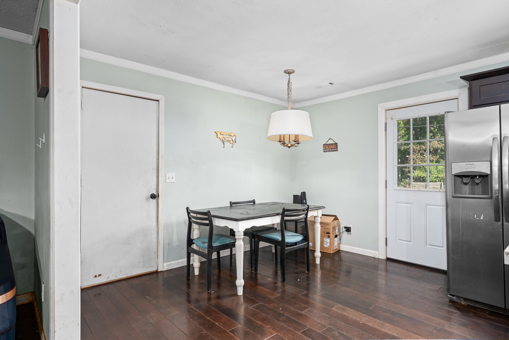 4871 New Window Cliff Road Baxter, TN 38544 - Photo 10 of 26 a view of a dining room with furniture wooden floor and a chandelier