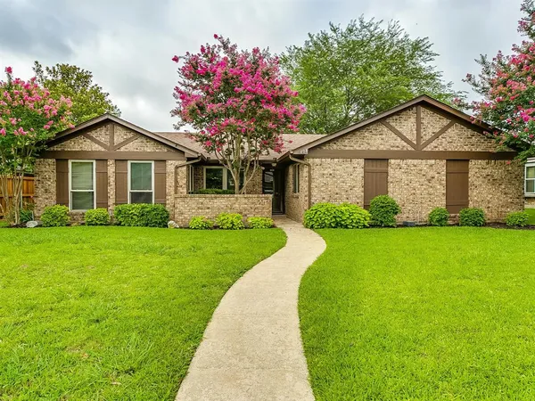 $2,395 | 808 Sandhurst Drive, Plano, TX 75025