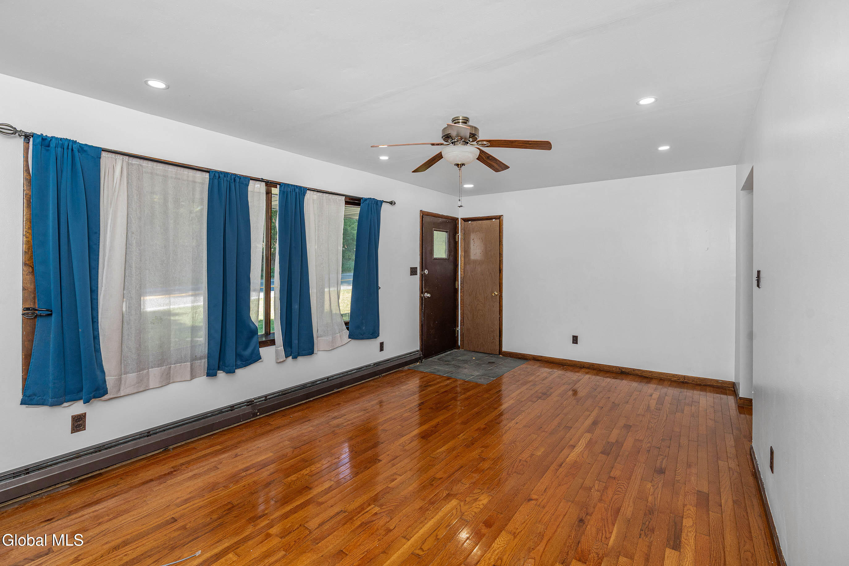 1260 Princetown Road Rotterdam, NY 12306 - Photo 4 of 16 011-1260-Princetown-Rd