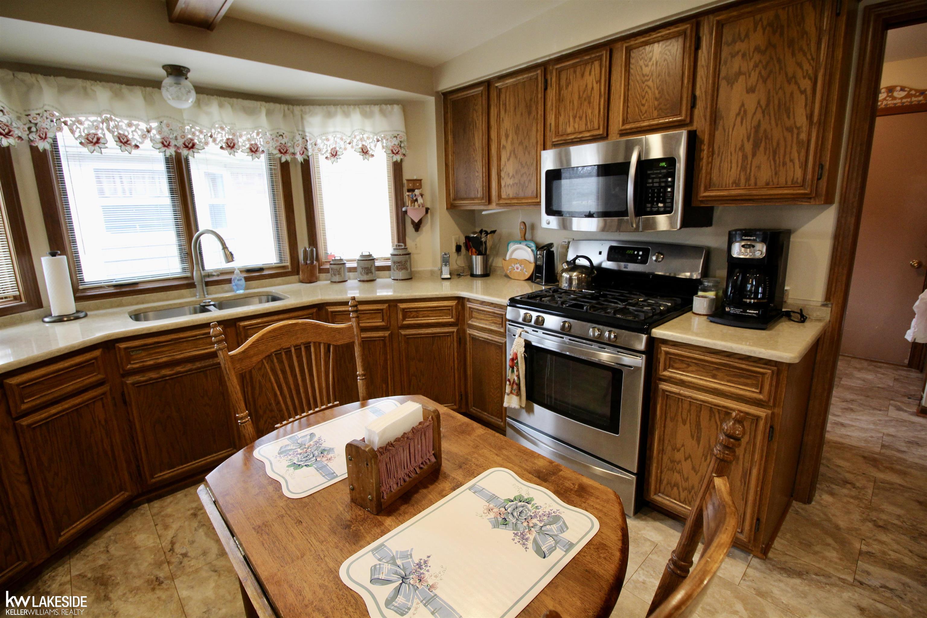 46259 Butte Drive Macomb, MI 48044 - Photo 7 of 35 50133983-649ae695-8958-4b3d-abac-63f4ec25e58b.JPG