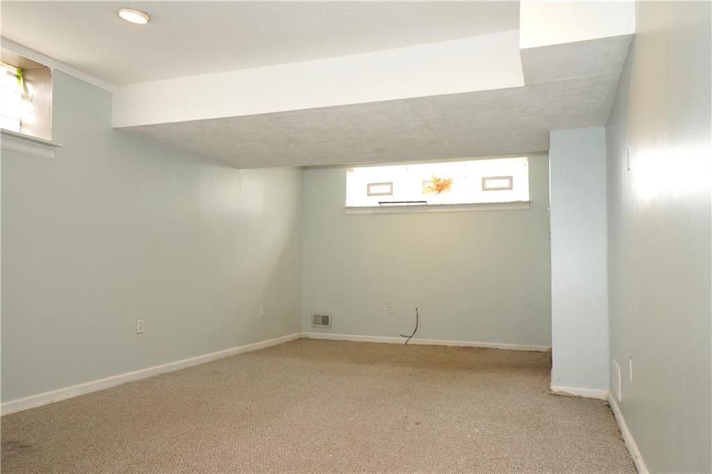 728 Mercer Street Pittsburgh, PA 15219 - Photo 23 of 27 a view of a room