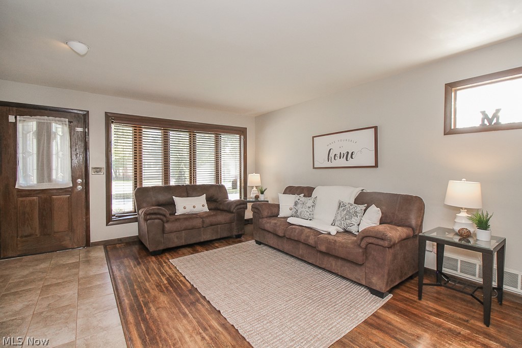 11180 Stoneham Road Cleveland, OH 44130 - Photo 5 of 30