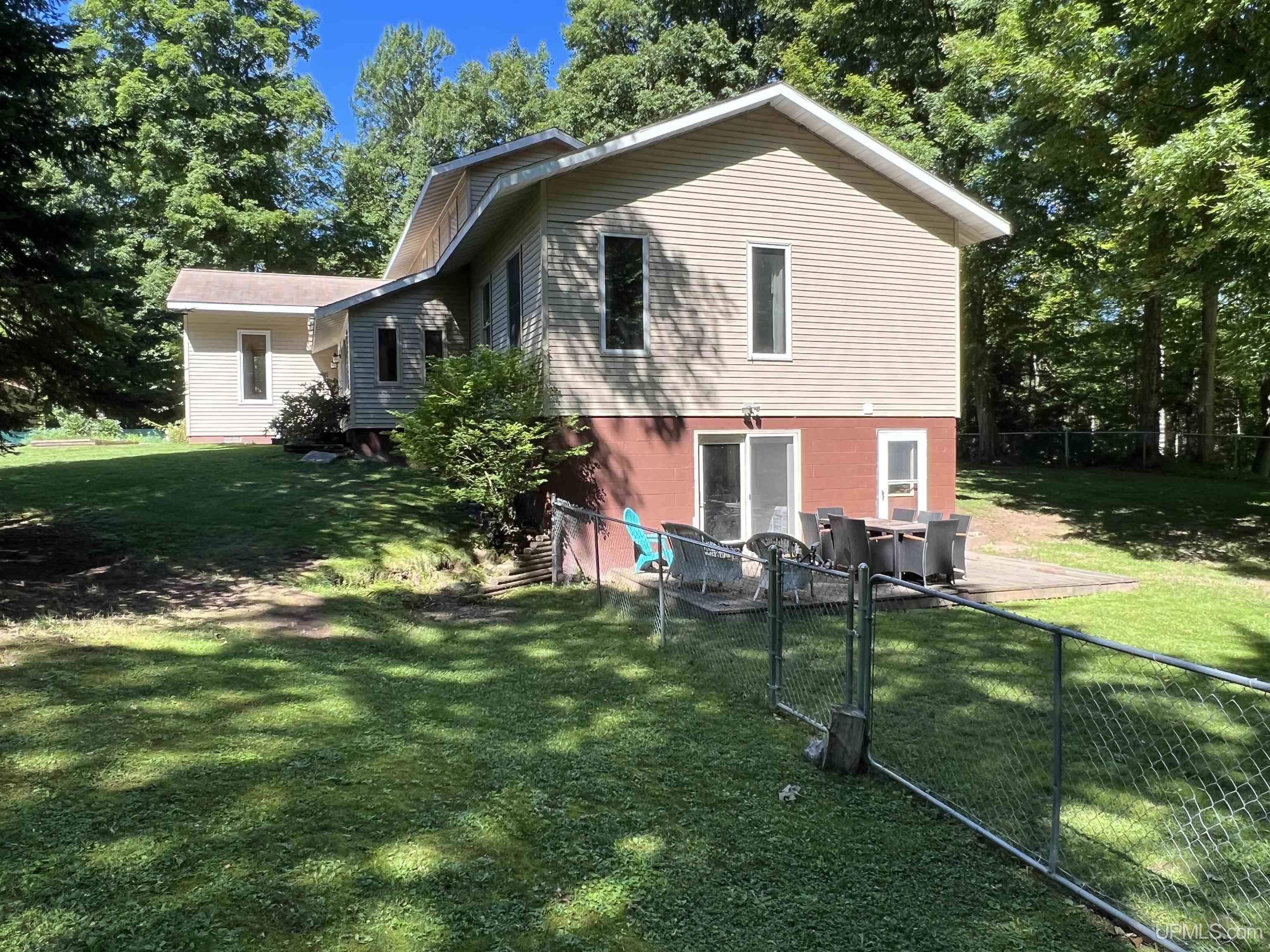 107 Maplewood Road Marquette, MI 49855 - Photo 4 of 40