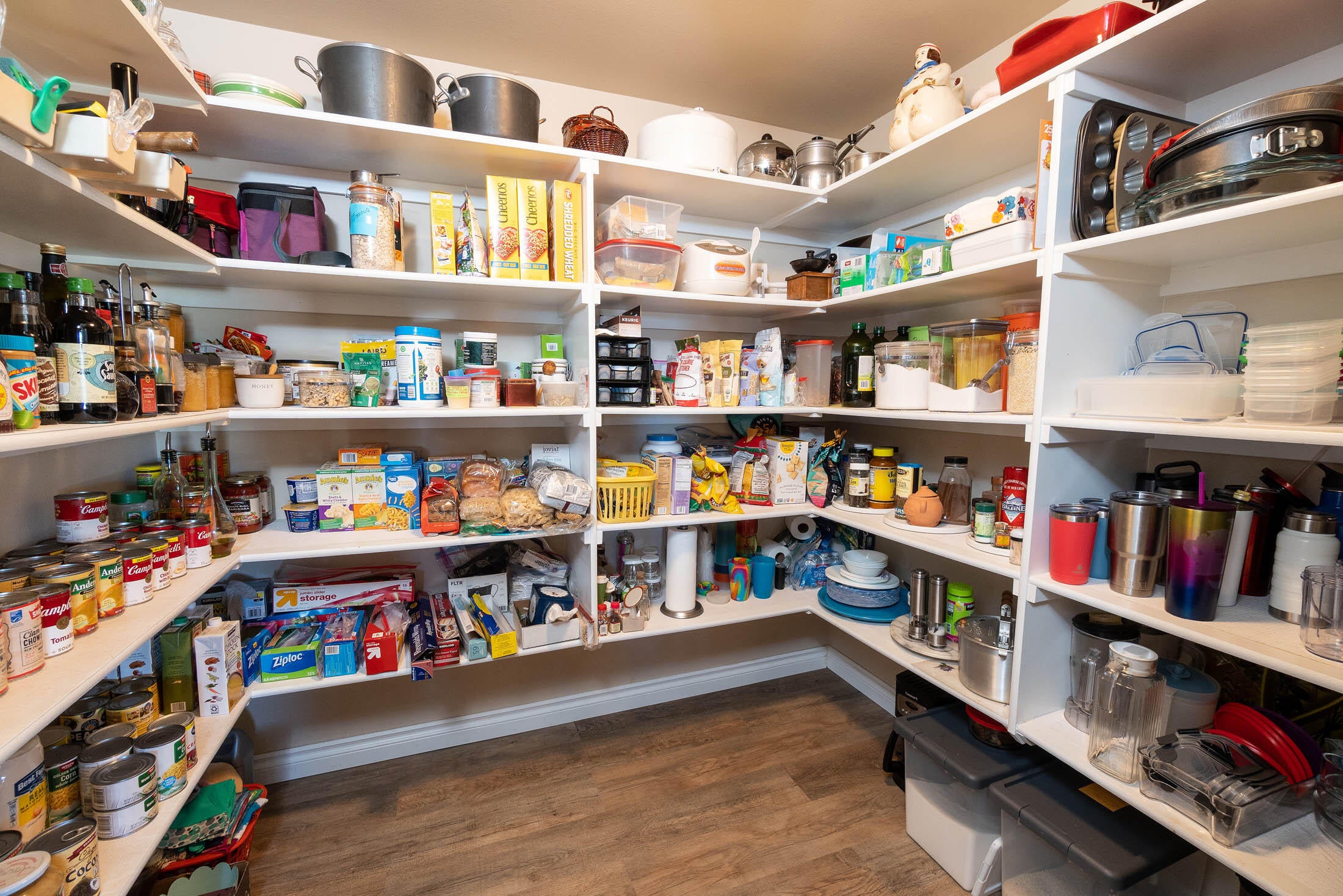 65111 Highland Road Bend, OR 97703 - Photo 7 of 37 Walk in Pantry
