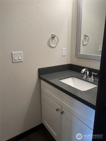 $2,295 | 3323 Hoyt Avenue, Unit B, Everett, WA 98201