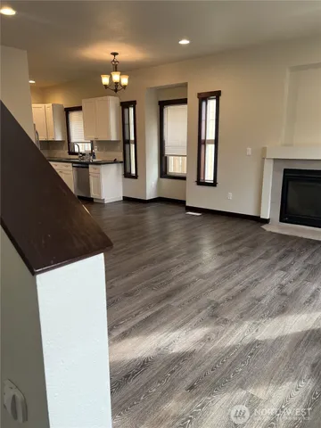 $2,295 | 3323 Hoyt Avenue, Unit B, Everett, WA 98201