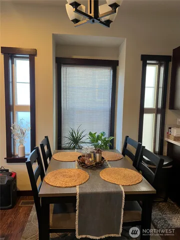 $2,295 | 3323 Hoyt Avenue, Unit B, Everett, WA 98201