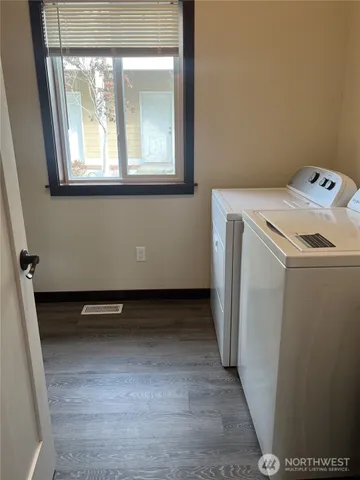 $2,295 | 3323 Hoyt Avenue, Unit B, Everett, WA 98201