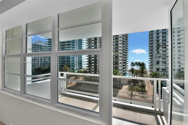 $530,000 | 5700 Collins Avenue, Unit 7A, Miami Beach, FL 33140
