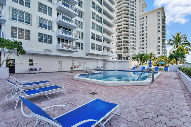 $530,000 | 5700 Collins Avenue, Unit 7A, Miami Beach, FL 33140
